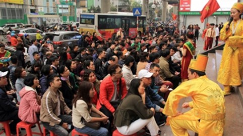 'Loạn' giá vàng ngày Thần tài, Hà Nội và Sài Gòn vẫn tấp nập khách