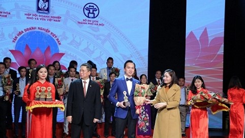 Lộc Sơn Hà Land nhận biểu trưng doanh nghiệp văn hóa 2017