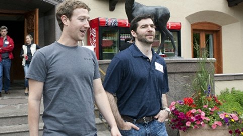 Lý do Steve Job và Mark Zuckerberg thích vừa họp vừa đi bộ