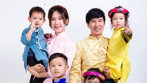 Lý Hải - Minh Hà đón năm mới cùng dàn diễn viên 