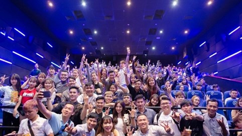 Lý Hải - Minh Hà trốn 4 con nhỏ đi giao lưu với khán giả xem phim