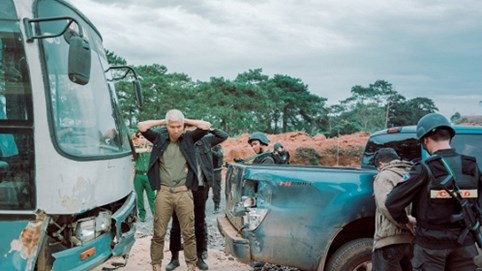 Lý Hải đầu tư 4 xế hộp xịn để đập phá trong phim 