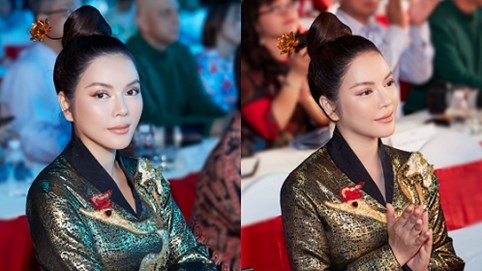 Lý Nhã Kỳ cài sen vàng, nổi bật tại phố đi bộ Nguyễn Huệ