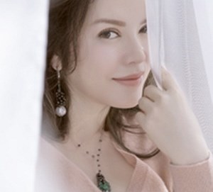 Lý Nhã Kỳ đóng quảng cáo đẹp xuất thần tại Châu Âu