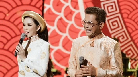 Lý Nhã Kỳ duyên dáng dẫn chương trình bên Thanh Bạnh