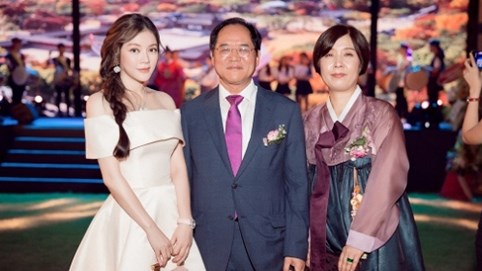 Lý Nhã Kỳ làm khách VIP của Tổng lãnh sự Hàn Quốc