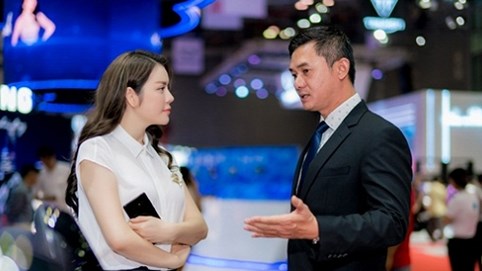 Lý Nhã Kỳ mua chiếc xe thể thao đắt nhất của Jaguar