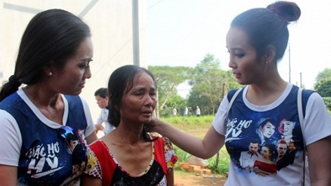 Dù bận rộn, Mai Thu Huyền vẫn dành thời gian tham gia từ thiện