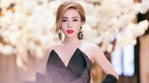 Mai Diệu Linh khoe nét thanh lịch với đồ hiệu Versace