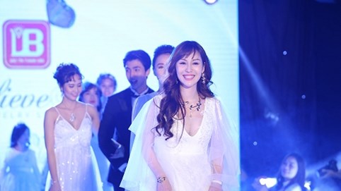 Mãn nhãn với các màn trình diễn trang sức trong “Believe Me”