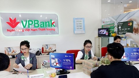 Mặt trái của ngân hàng 4.0: Khi khách hàng chưa kịp thích ứng với sự thay đổi công nghệ