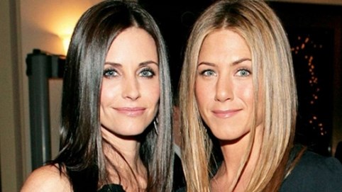 Máy bay riêng chở Jennifer Aniston hạ cánh khẩn cấp vì rơi lốp