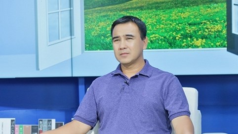 MC Quyền Linh tiếp tục giúp đỡ người nghèo