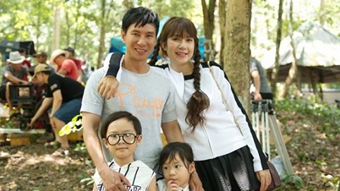 Minh Hà cùng các con ra phim trường để cổ vũ Lý Hải làm phim