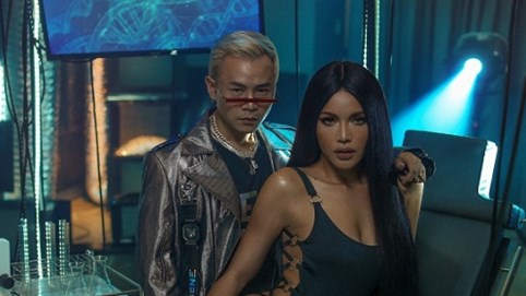 Minh Tú diện trang phục cắt xẻ khoe đường cong bên rapper Binz