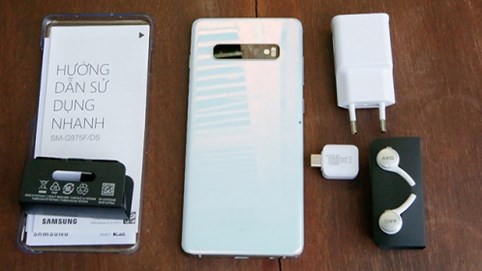 Mở hộp bộ đôi Samsung Galaxy S10 tại Việt Nam