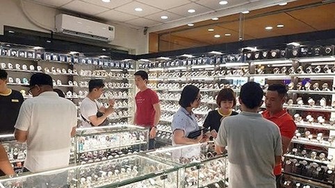 Mỗi cửa hàng Thế Giới Di Động thu tiền tỷ nhờ bán đồng hồ