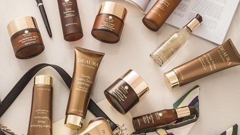 Mỹ phẩm DeAura và nghệ thuật ‘’dối lừa’’ của phụ nữ