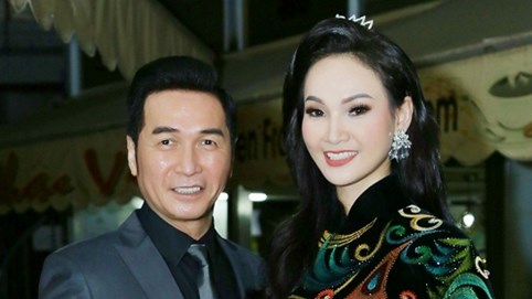 Ngắm Trương Hải Vân đẹp nền nã bên ca sĩ hải ngoại Nguyễn Hưng