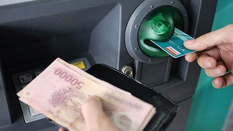 Ngân hàng Nhà nước yêu cầu giảm hạn mức rút tiền qua ATM trong khung giờ rủi ro