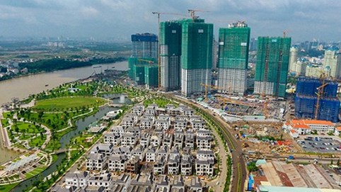 Ngành bất động sản ngày càng khó vay vốn từ ngân hàng