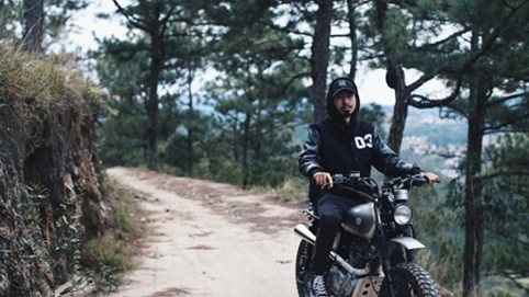 “Ngày khác lạ”: Thông điệp của Đen dành cho các phượt thủ