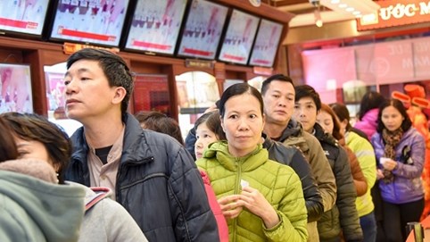 Ngày vía Thần Tài trước đại dịch Corona: Vẫn cảnh xếp hàng từ 5h sáng