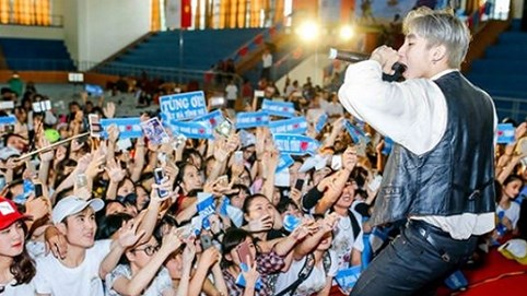 Nghệ sĩ không nên yêu công chúng?