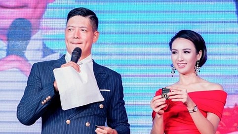 Ngọc Diễm diện váy bó sát khoe đường cong, hội ngộ MC Bình Minh tại sự kiện