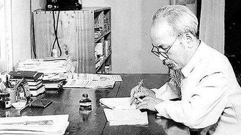 Người là Hồ Chí Minh