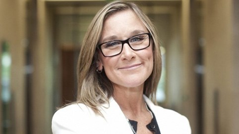 Người phụ nữ được trả lương cao hơn cả Tim Cook rời khỏi Apple