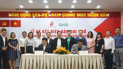 Người tiêu dùng được hưởng lợi từ sự hợp tác của Saigon Co.op và Grab