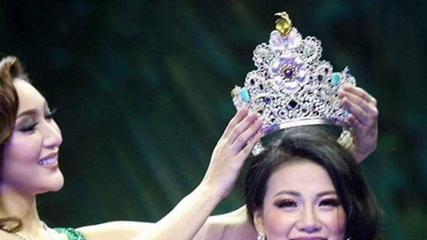 Nguyễn Phương Khánh bật khóc khi đăng quang Hoa hậu Trái đất 2018