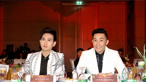 Nguyên Vũ cùng siêu mẫu Nam Phong ngồi ghế nóng cuộc thi sắc đẹp
