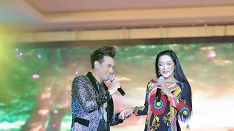 Nguyên Vũ hạnh phúc khi được Như Quỳnh khen trên sân khấu