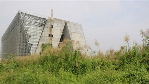 Trung tâm Triển lãm 600 tỷ đang ngổn ngang xuống cấp, ngay cạnh khu đất xây nhà hát 1500 tỷ