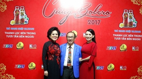 Nhạc sĩ Hàn Châu và ca sĩ Phi Nhung tranh luận: Nên hát đúng giai điệu hay “phiêu”?