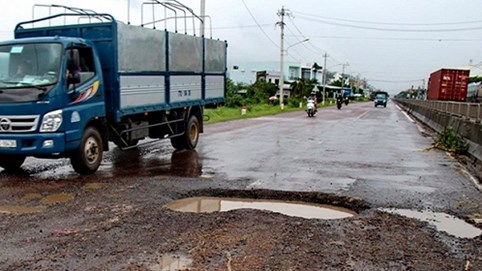 Những dự án giao thông ngàn tỷ mới làm đã hỏng