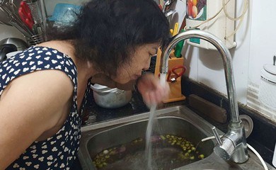 Nóng 24h qua: Bước đầu  xác định nguyên nhân khiến nước sạch có mùi lạ ở Hà Nội