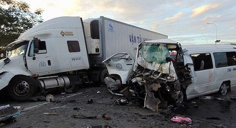 Nóng 24h qua: Hé lộ nguyên nhân ban đầu khiến 13 người tử vong trên xe rước dâu