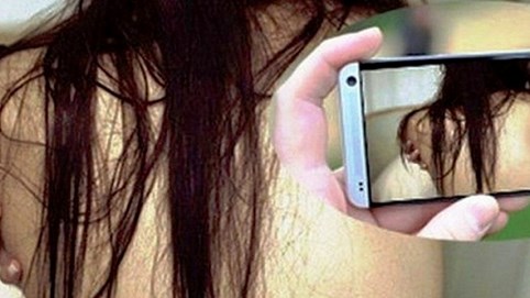 Nóng 24h qua: Xem xét kỷ luật cán bộ dọa tung ảnh “nóng” của người tình