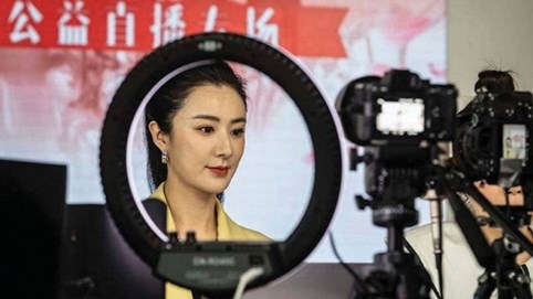 Nữ hoàng livestream: Bán hàng trực tuyến từ ô tô đến tên lửa, thu nhập đến 60 tỷ USD