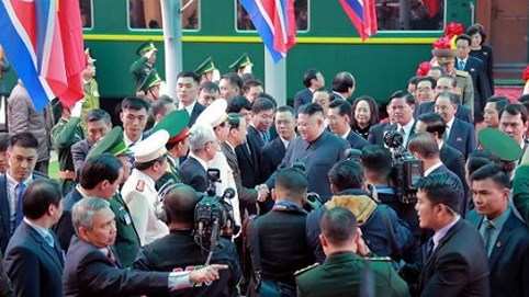 Ông Kim công du Việt Nam, dân Triều Tiên 3 đêm không ngủ tăng gia sản xuất