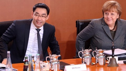 Ông Philipp Roesler: Cậu bé mồ côi gốc Việt từng lập nhiều kỷ lục trên chính trường nước Đức