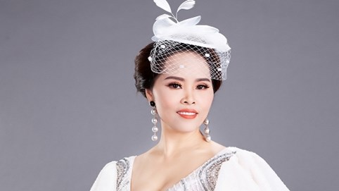 Á hậu Phạm Thị Cúc: 