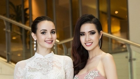 Phan Thị Mơ đọ sắc bên Hoa hậu Đại sứ Du lịch Thế giới 2017