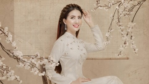 Phan Thị Mơ e ấp trong bộ ảnh Tết