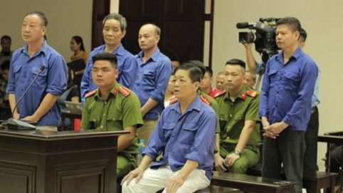 Bị hại bật khóc lớn trong phiên tòa xét xử ông trùm bảo kê chợ Long Biên Hưng 