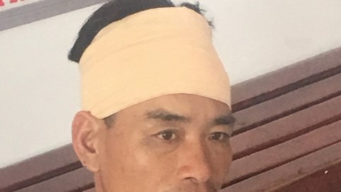 Bị vây bắt, tên trộm đột nhập hàng loạt siêu thị, cửa hàng Con Cưng đập đầu vào tường tự tử