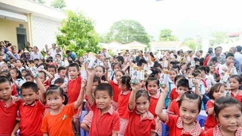 Quỹ sữa Vươn cao Việt Nam và Vinamilk trao tặng 70.000 ly sữa cho trẻ em Thái Nguyên